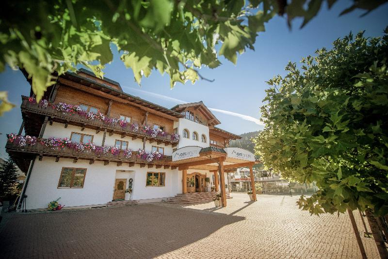 Alpines Gourmet Hotel Montanara Flachau Exteriör bild